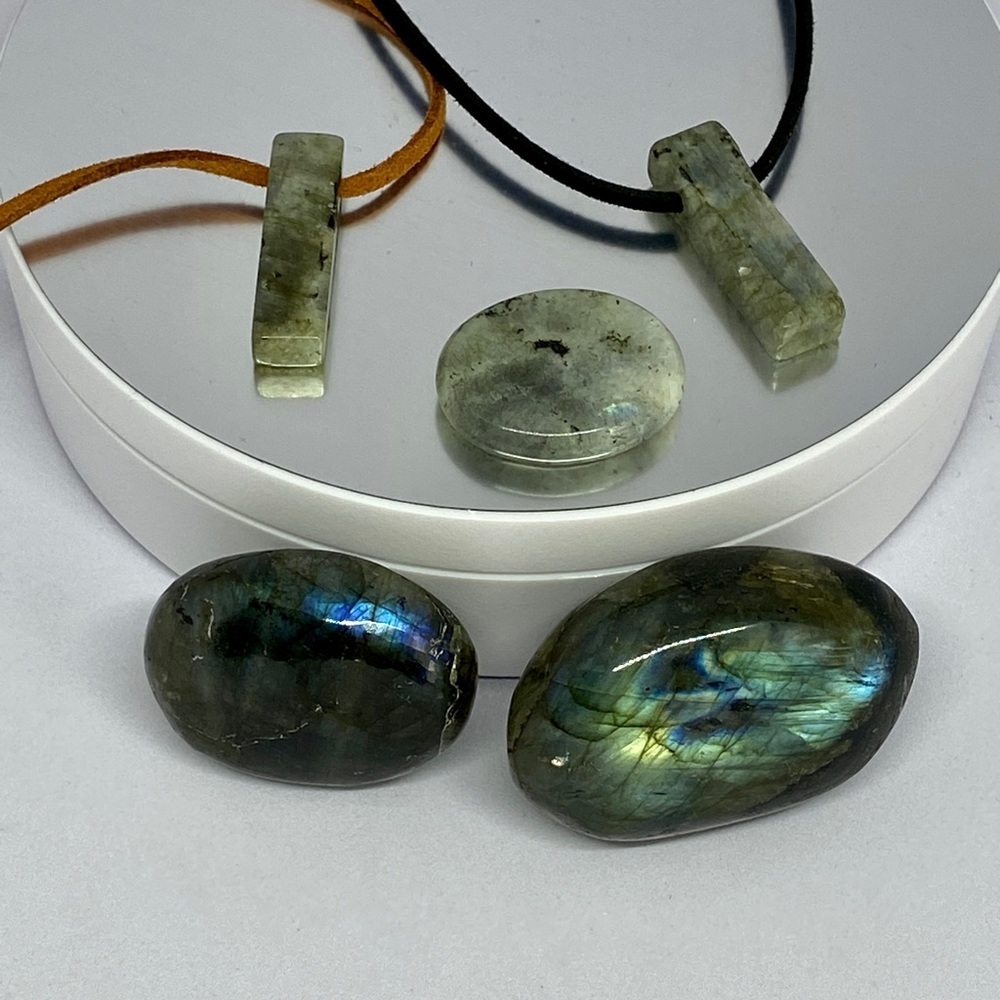 Labradorite - Picture 1 of 3